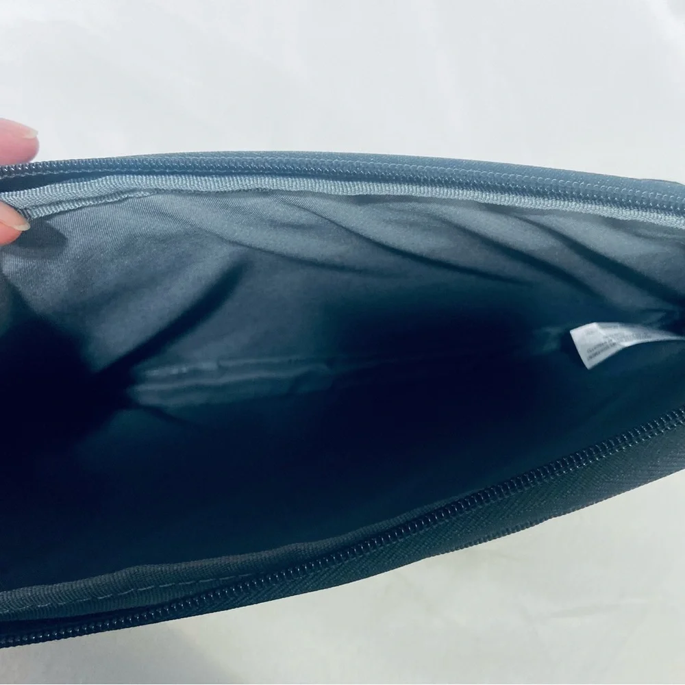 Tumi Black Laptop Bag with Zipper Closure